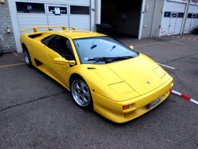 Yellow Lamborghini pic2