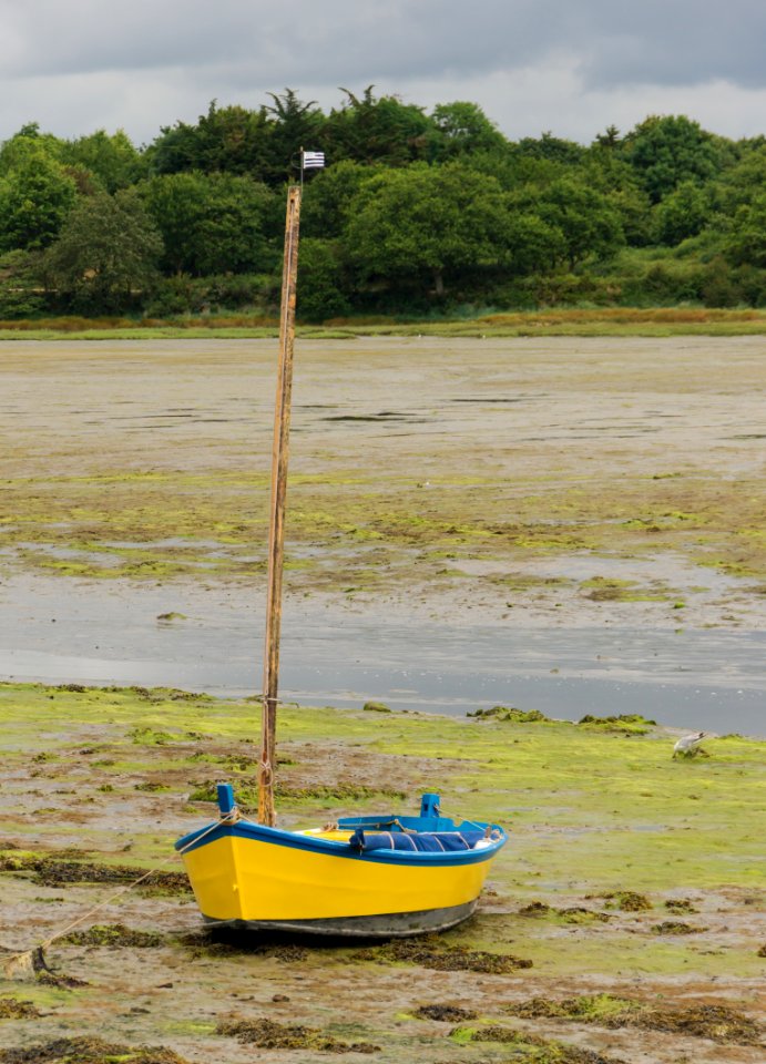 Yellow boat in Conleau, gulf of Morbihan, France