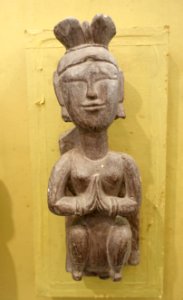 Young girl, Huong Loc Communale house, Nam Dinh province, 17th century AD, wood - Vietnam National Museum of Fine Arts - Hanoi, Vietnam - DSC04992