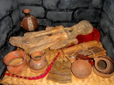 Young female mummy from near Lupo, Peruvian Andes, about 550 years old - San Diego Museum of Man - DSC06926