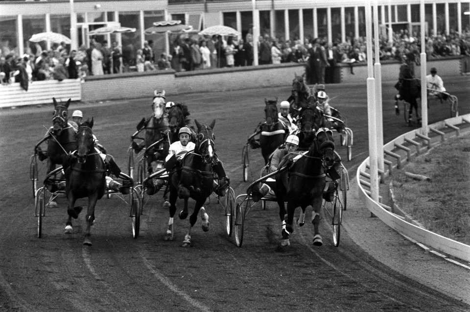 Yellow Six met Dapper Jr., Florissant met Leeuwenkamp, Crack Hollandia met Van D, Bestanddeelnr 922-5997