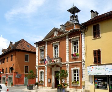 Yenne Place Charles Dullin 5