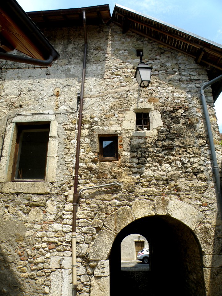 Yenne Passage du Prieuré