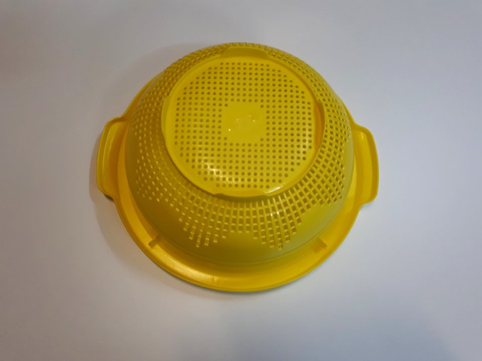 Yellow plastic colander 2017 - C
