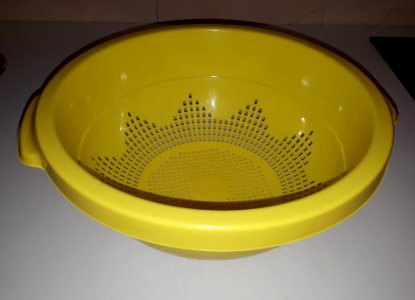 Yellow plastic colander 2017 - A