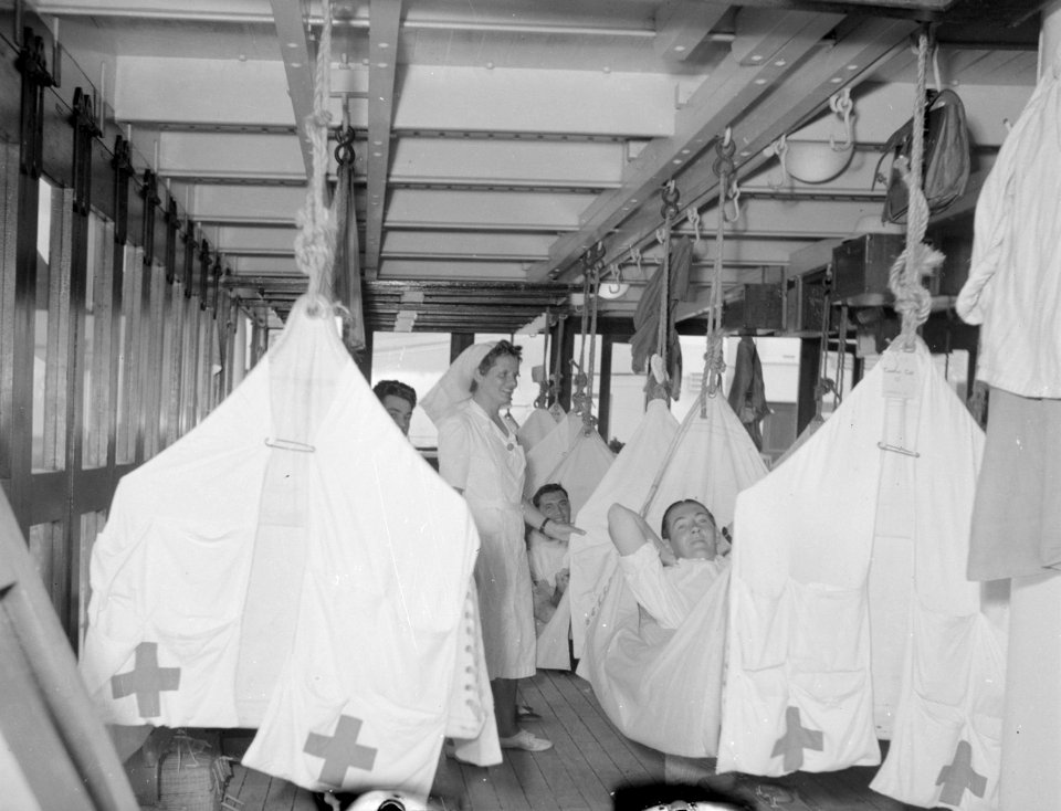 Ziekenboeg aan boord van het motorschip Oranje, Bestanddeelnr 255-6974