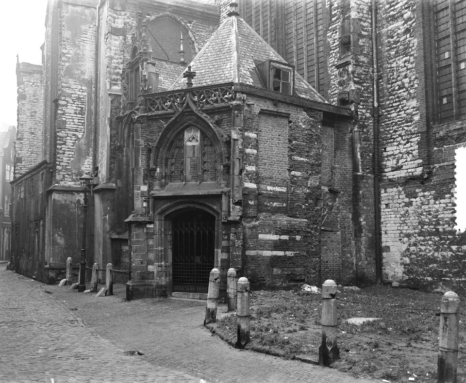 Zijingang Oude Kerk Amsterdam in 1954, Bestanddeelnr 906-2069