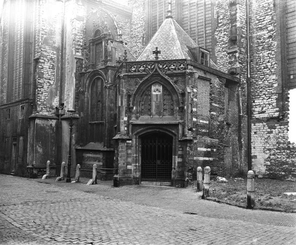 Zijingang Oude Kerk Amsterdam in 1954, restauratie, Bestanddeelnr 906-2070