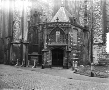 Zijingang Oude Kerk Amsterdam in 1954, restauratie, Bestanddeelnr 906-2070