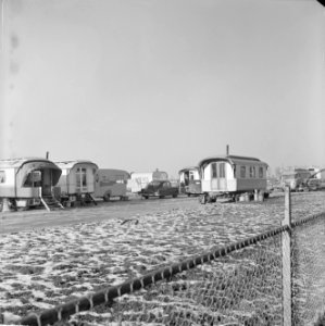Zigeunerkoning ligt op sterven te Sliedrecht, de wagen van Ome Fernando (rechts), Bestanddeelnr 916-0788