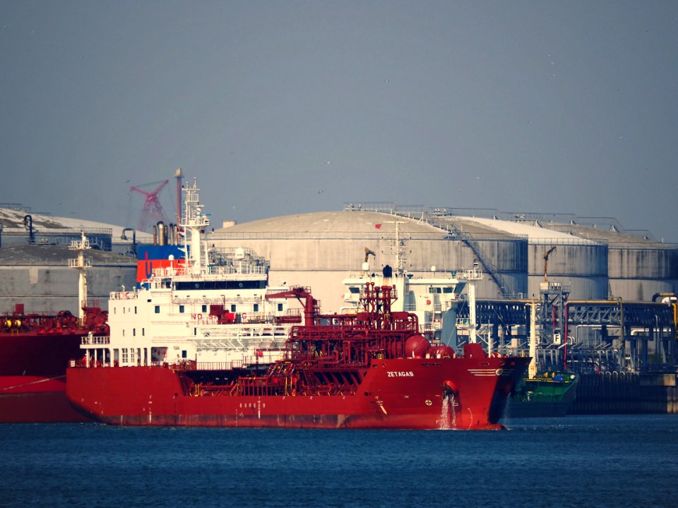 Zetagas (ship, 2013) IMO 9623984, Port of Rotterdam pic2