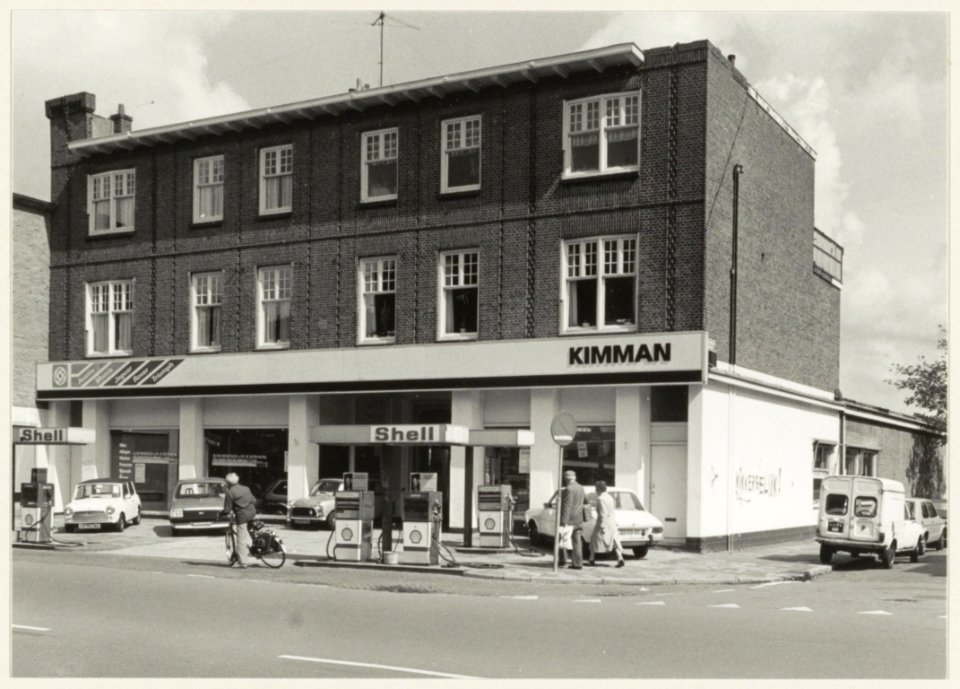 Zijlweg 35 Garage Kimman, op de hoek van de Prévinairestraat, ziende naar het noordwesten. NL-HlmNHA 54013925