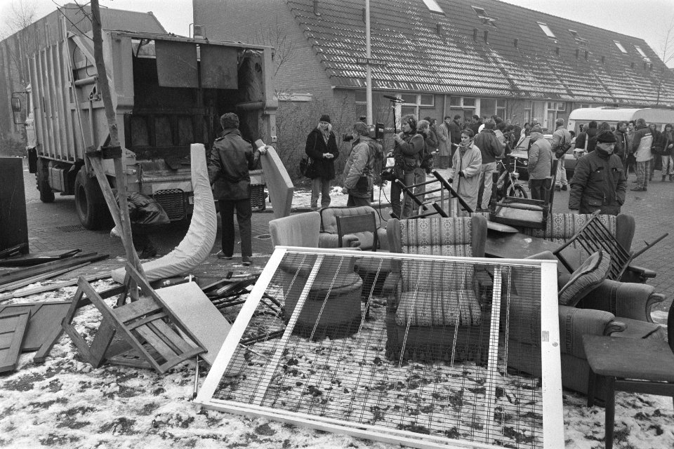 Zigeunerfamilie Milan Duric uit huis in Nieuwegein gezet huisraad op straat, Bestanddeelnr 933-8674