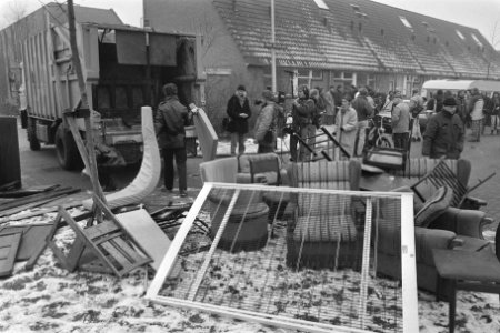 Zigeunerfamilie Milan Duric uit huis in Nieuwegein gezet huisraad op straat, Bestanddeelnr 933-8674