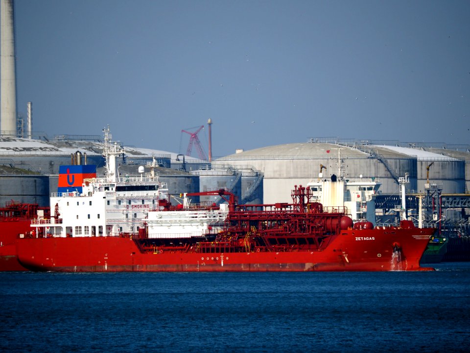 Zetagas (ship, 2013) IMO 9623984, Port of Rotterdam pic4
