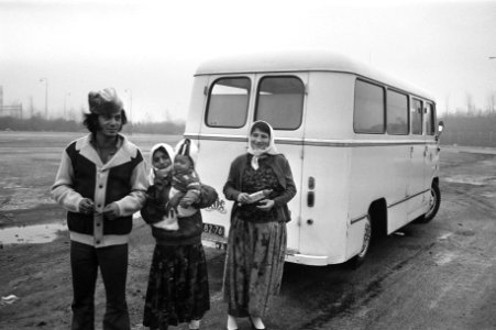 Zigeneurs (uit Joegoslavie) staan met caravans bij RAI Amsterdam, Bestanddeelnr 925-1798