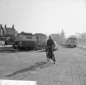 Zigeunerkoning ligt op sterven te Sliedrecht, de wagen van Ome Fernando (rechts), Bestanddeelnr 916-0789