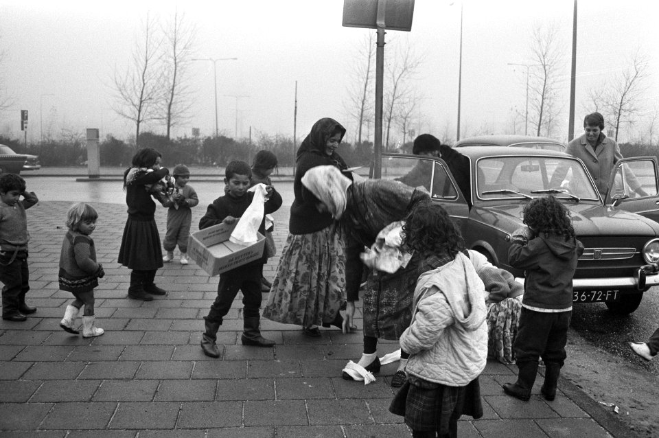 Zigeneurs (uit Joegoslavie) staan met caravans bij RAI Amsterdam, Bestanddeelnr 925-1791