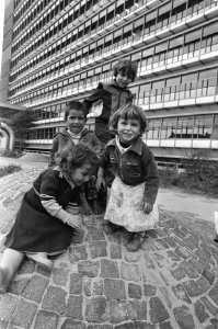 Zigeunerkinderen voor het ministerie, Bestanddeelnr 931-6955 photo