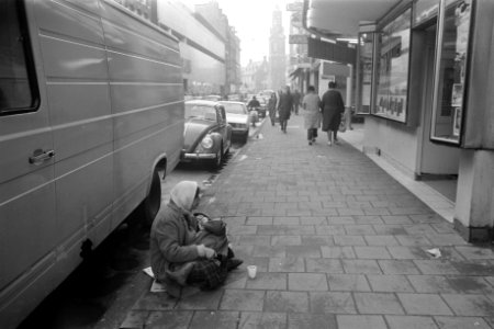 Zigeuners bedelen in Amsterdam, Bestanddeelnr 925-4020