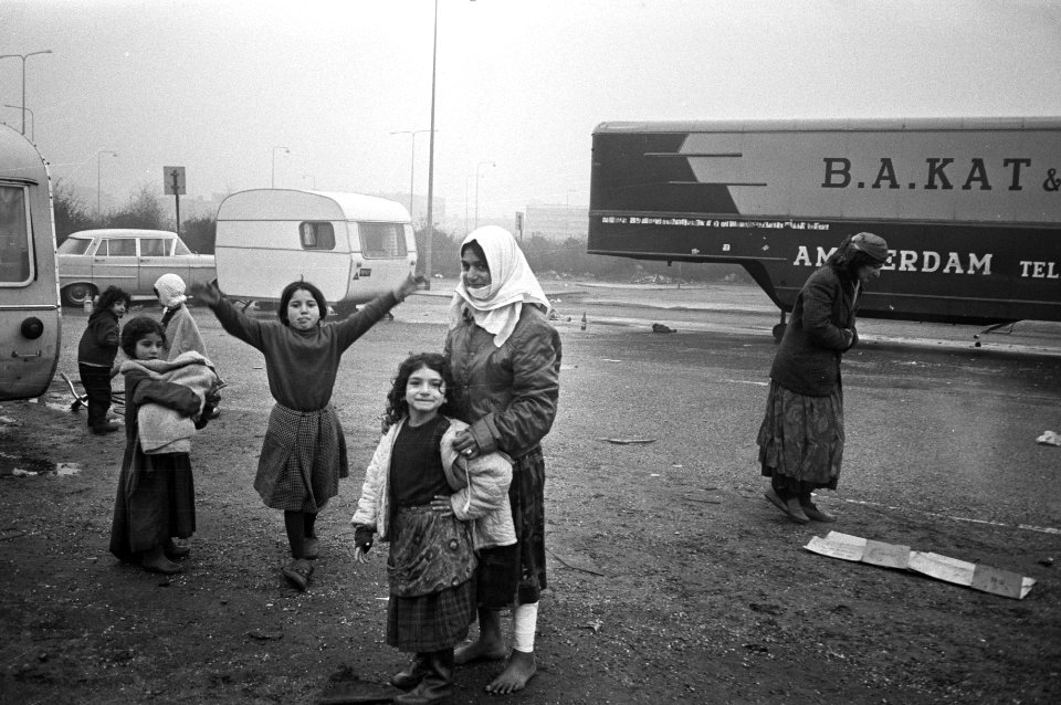 Zigeneurs (uit Joegoslavie) staan met caravans bij RAI Amsterdam, zigeuners, Bestanddeelnr 925-1787