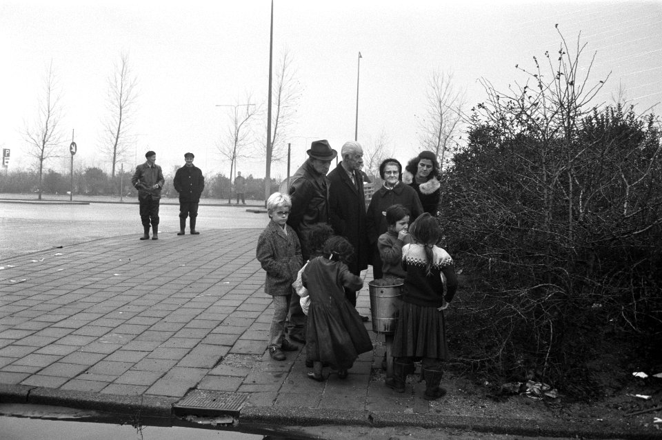 Zigeneurs (uit Joegoslavie) staan met caravans bij RAI Amsterdam, Bestanddeelnr 925-1797