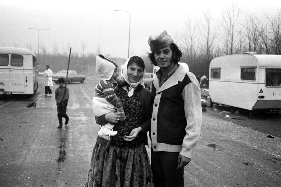 Zigeneurs (uit Joegoslavie) staan met caravans bij RAI Amsterdam, Bestanddeelnr 925-1794