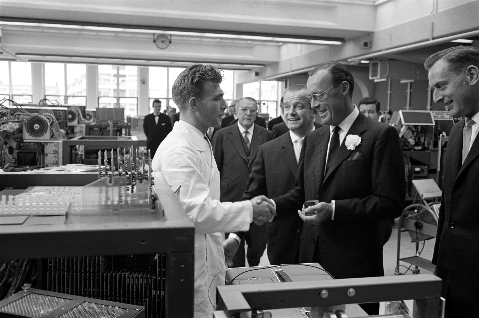 Zijne Koninklijke Hoogheid prins Bernhard bezoekt IBM te Amsterdam, Bestanddeelnr 914-2940