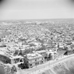 Zicht op de stad Aleppo met grote moskee vanaf de citadel, Bestanddeelnr 255-5946