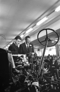 Zijne Koninklijke Hoogheid prins Bernhard , gebouw van Citroen geopend, Bestanddeelnr 914-2934