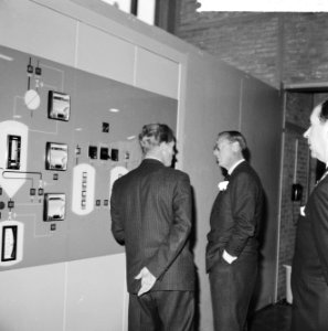 Zijne Koninklijke Hoogheid de prins in de Botlek nieuwe fabriek geopend, de Tita, Bestanddeelnr 914-4826