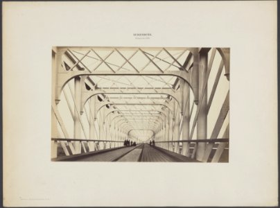 Zicht op de spoorbrug vanuit het verlengde van het spoor, Bestanddeelnr 657
