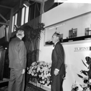 Zijne Koninklijke Hoogheid de prins in de Botlek nieuwe fabriek geopend, de Tita, Bestanddeelnr 914-4825