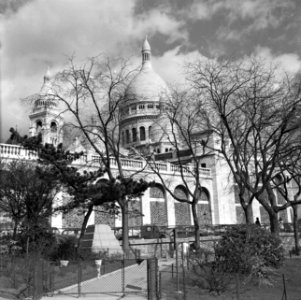 Zicht op de koepel van de Basilique du Sacré-Coeur, Bestanddeelnr 254-0604