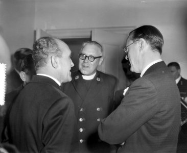 Zijne Koninklijke Hoogheid Prins Bernhard bij Nato vlootgeestelijke Huis ter H, Bestanddeelnr 907-9493