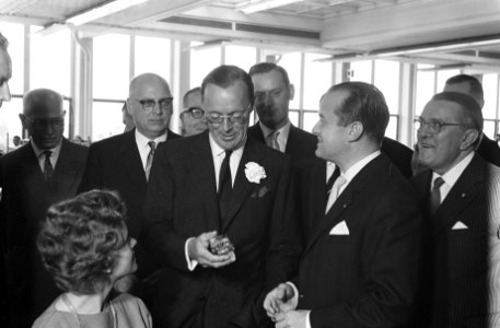 Zijne Koninklijke Hoogheid prins Bernhard bezoekt IBM te Amsterdam, Bestanddeelnr 914-2944