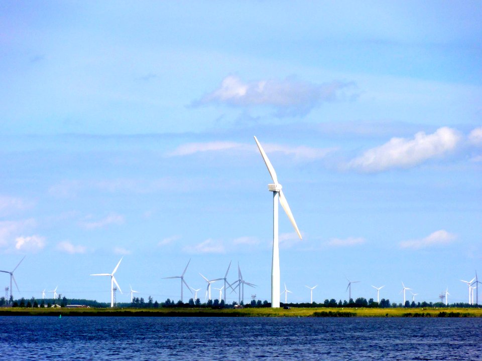 Zicht op Flevoland en Eemmeer