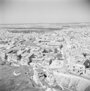 Zicht op de stad Aleppo vanaf de citadel, Bestanddeelnr 255-5941