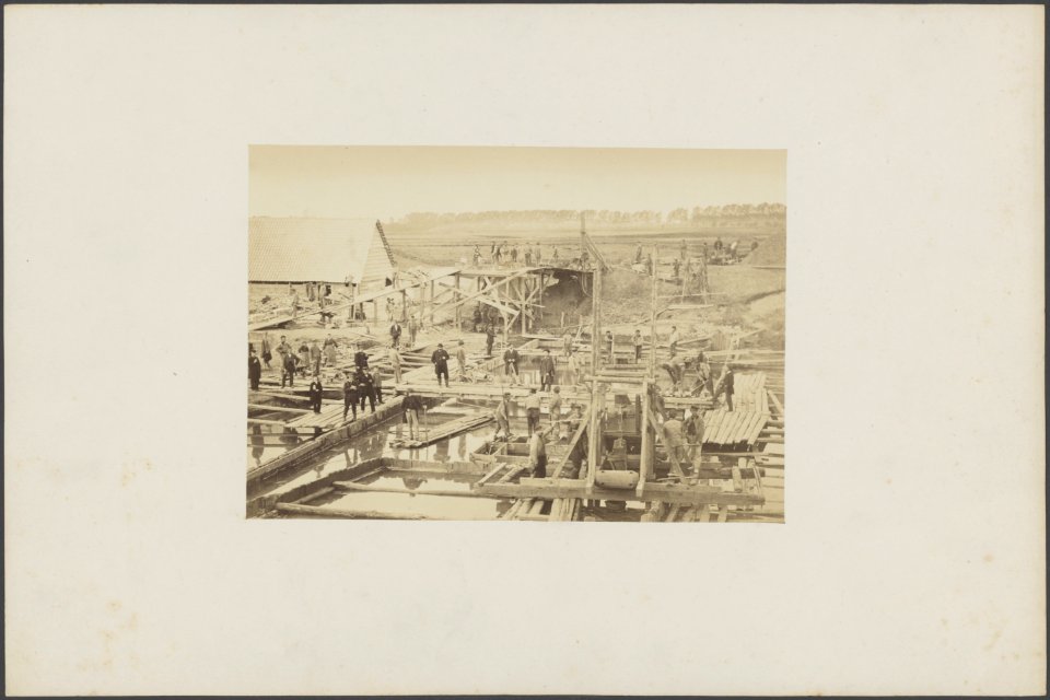 Zicht op het fundament van een sluis in aanbouw, Bestanddeelnr 419