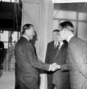 Zijne Koninklijke Hoogheid de prins in de Botlek nieuwe fabriek geopend, de Tita, Bestanddeelnr 914-4830