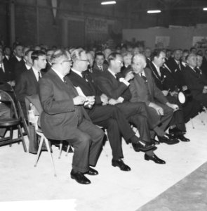 Zijne Koninklijke Hoogheid de prins in de Botlek nieuwe fabriek geopend, de Tita, Bestanddeelnr 914-4823