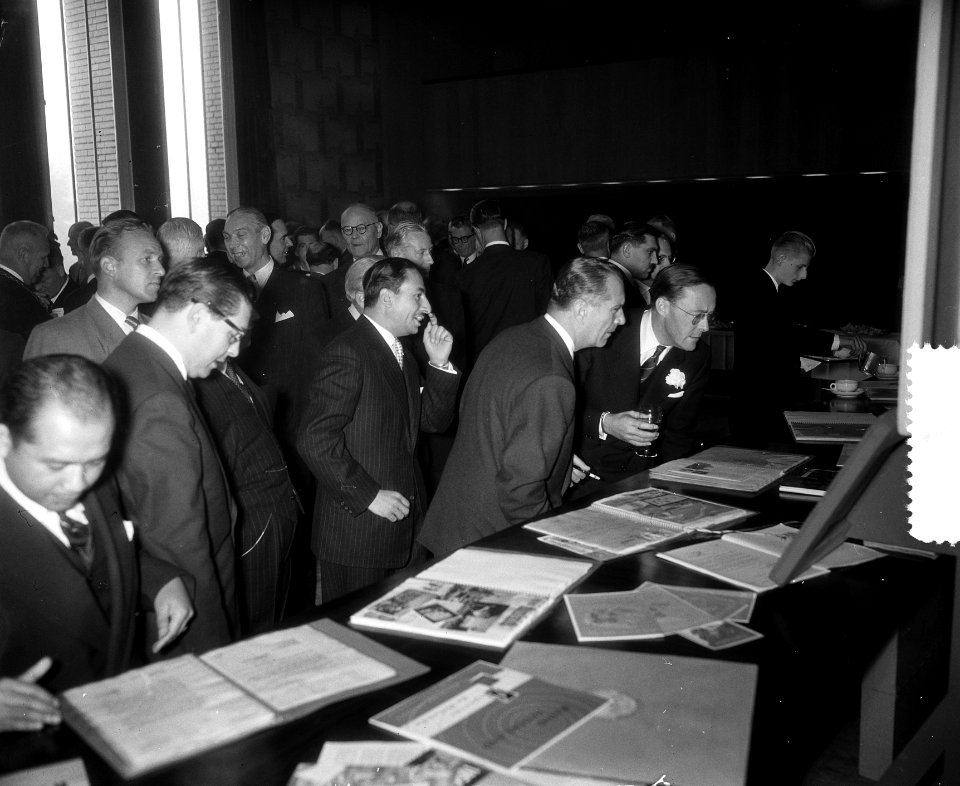 Zijne Koninklijke Hoogheid Prins Bernhard benoemd tot beschermheer Wereldomroep, Bestanddeelnr 907-3824