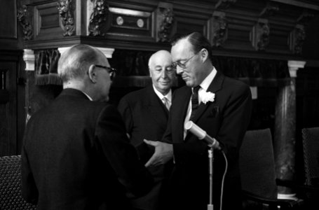 Zijne Koninklijke Hoogheid Prins Bernhard nam afscheid van de Spaanse ambassadeu, Bestanddeelnr 915-1872