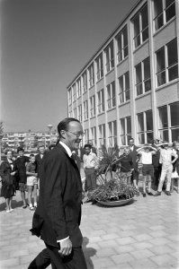 Zijne Koninklijke Hoogheid prins Bernhard bezoekt IBM te Amsterdam, Bestanddeelnr 914-2946