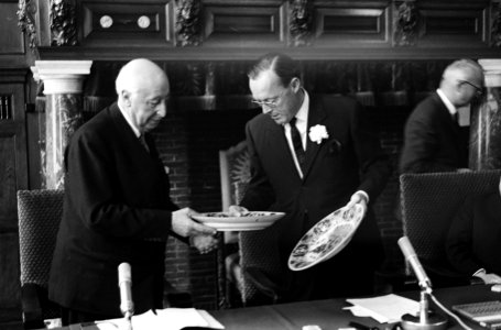 Zijne Koninklijke Hoogheid Prins Bernhard nam afscheid van de Spaanse ambassadeu, Bestanddeelnr 915-1874