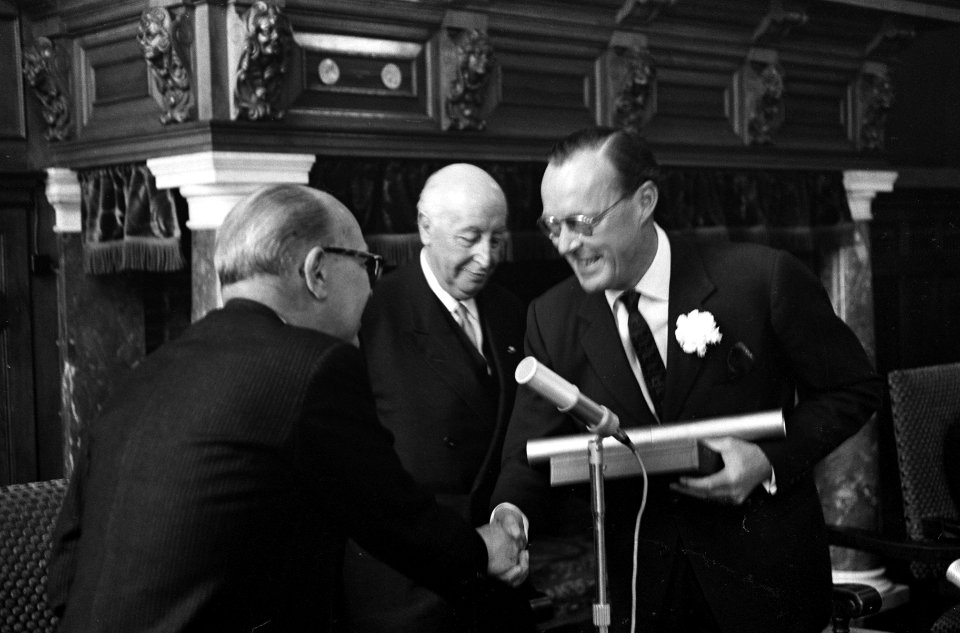 Zijne Koninklijke Hoogheid Prins Bernhard nam afscheid van de Spaanse ambassadeu, Bestanddeelnr 915-1873