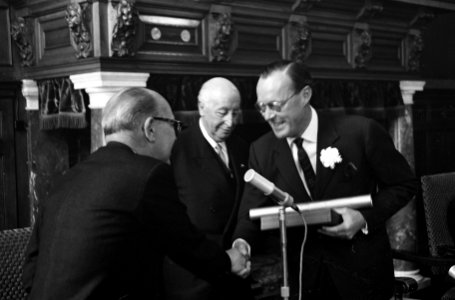 Zijne Koninklijke Hoogheid Prins Bernhard nam afscheid van de Spaanse ambassadeu, Bestanddeelnr 915-1873