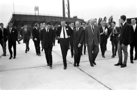 Zijne Koninklijke Hoogheid prins Bernhard , gebouw van Citroen geopend, Bestanddeelnr 914-2935