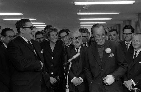 Zijne Koninklijke Hoogheid Prins Bernhard beschermheerschap aanvaard in het pers, Bestanddeelnr 914-9511