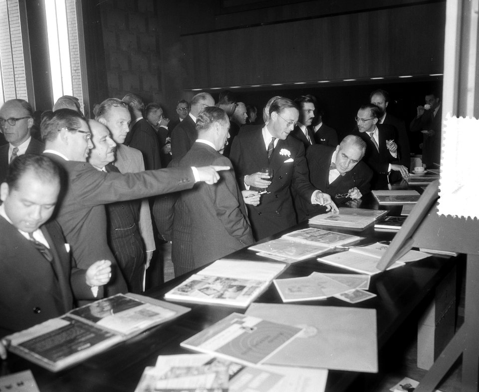 Zijne Koninklijke Hoogheid Prins Bernhard benoemd tot beschermheer Wereldomroep, Bestanddeelnr 907-3825
